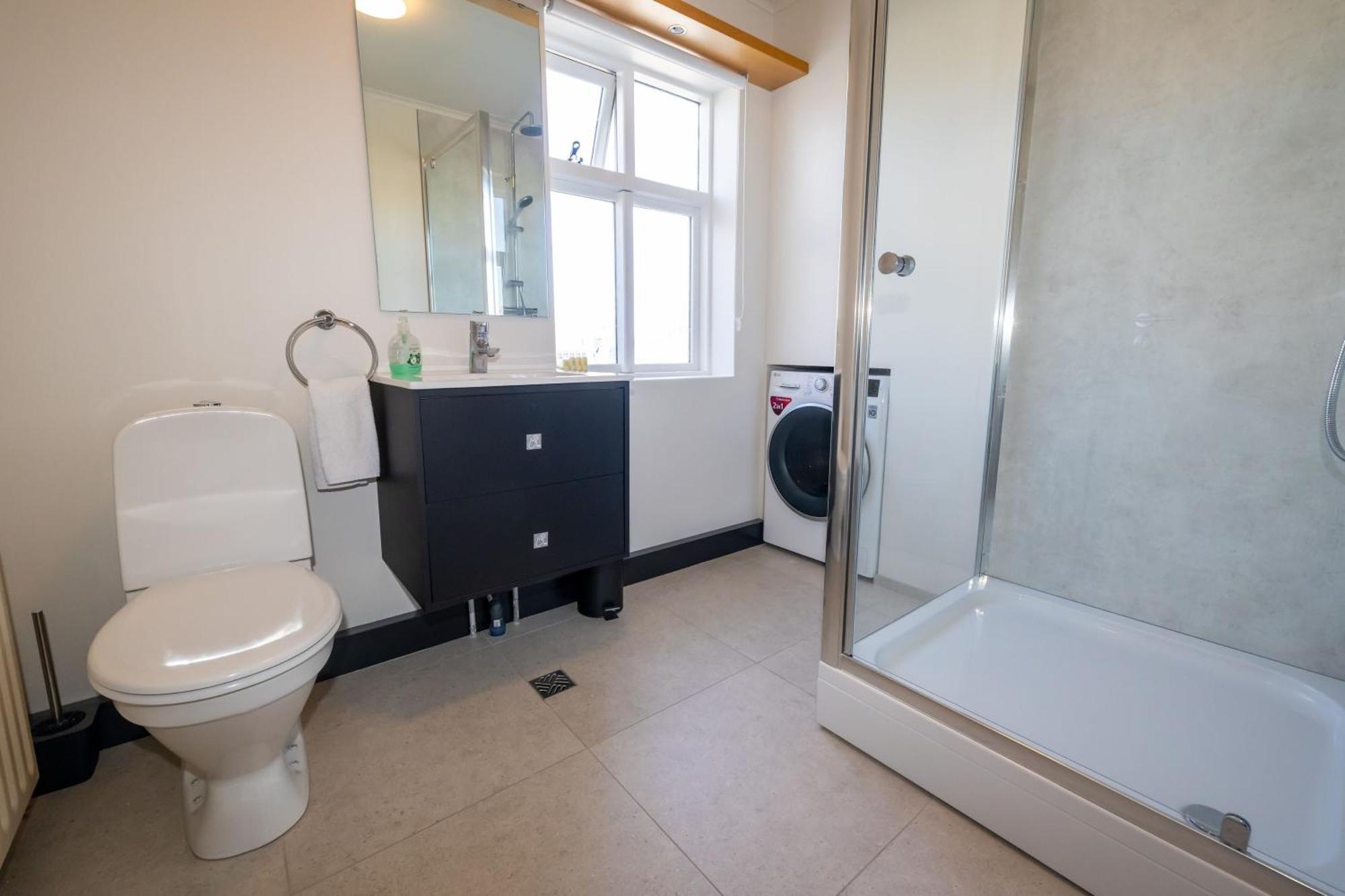 Steinaskjol Apartments อาคูเรย์รี ภายนอก รูปภาพ